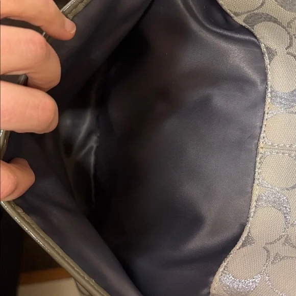 EUC COACH purse. Flawless inside and out. Straps adjustable on both sides. Badge - Picture 14 of 16